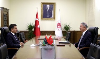 Millî Savunma Bakanı Hulusi Akar, Libya  Savunma Bakanı Selahaddin Nemruş ile görüştü